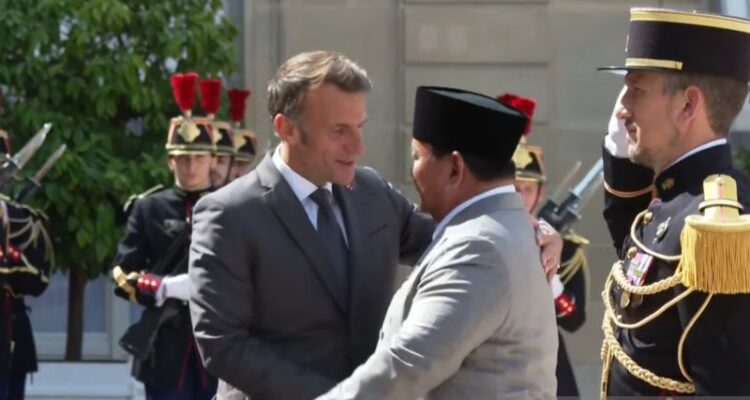 President Prabowo Subianto was welcomed by French President Emmanuel Macron. Antara Photo.