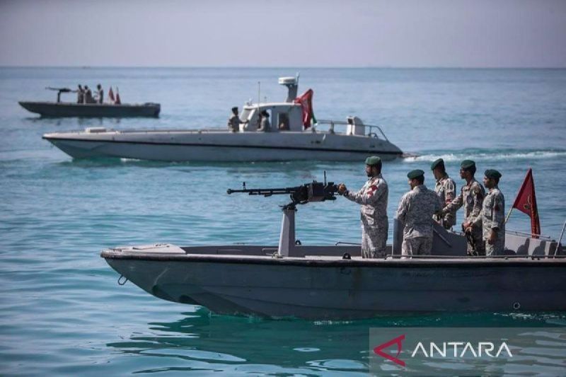 Kapal patroli milik Korps Garda Revolusi Islam Iran (Islamic Revolutionary Guard Corps/IRGC) di Selat Hormuz. Foto Antara