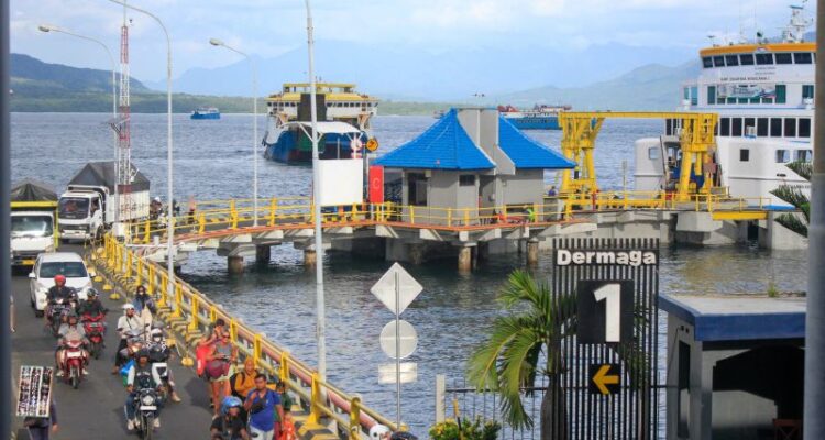 Pelabuhan penyeberangan Ketapang (Banyuwangi)-Gilimank (Bali). Foto Antara