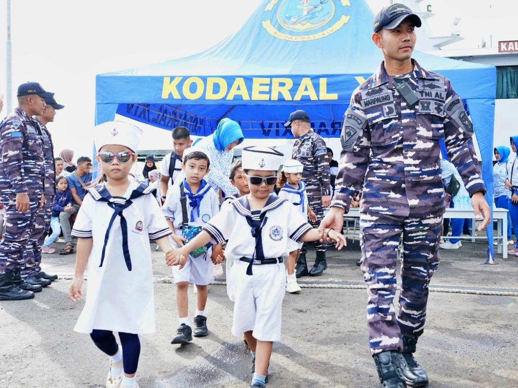 MURID TK HANG TUAH SORONG KUNJUNGI KRI BAWAL-875