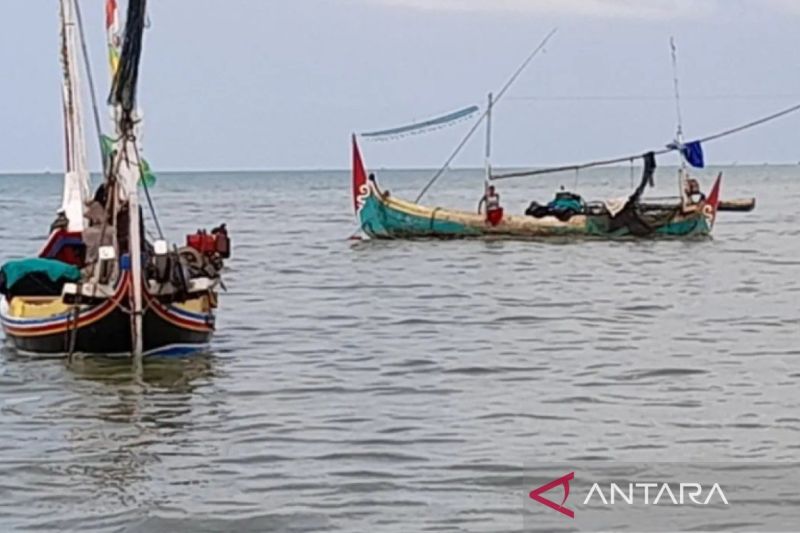 Nelayan Mukomuko sedang melaut. Foto Antara Nelayan Mukomuko sedang melaut. Foto Antara