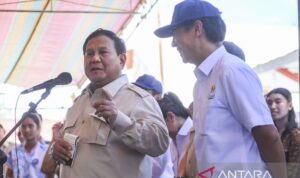 Presiden Prabowo beri bantuan satu kapal ikan bagi komunitas nelayan Pulau Miangas dalam kunjungan kerja di Pulau Miangas, Sabtu (9/5/2026). Foto Antara