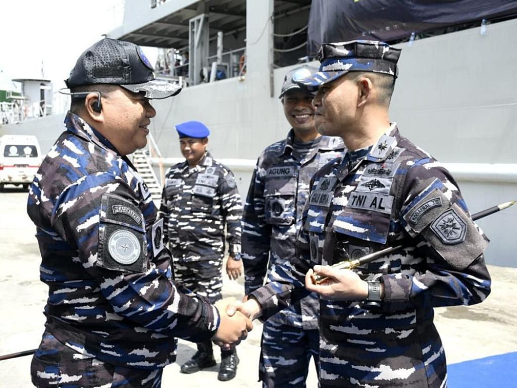 Satgas Trisila 26 Tiba dengan KRI Teluk Kupang-519 di Banjarmasin