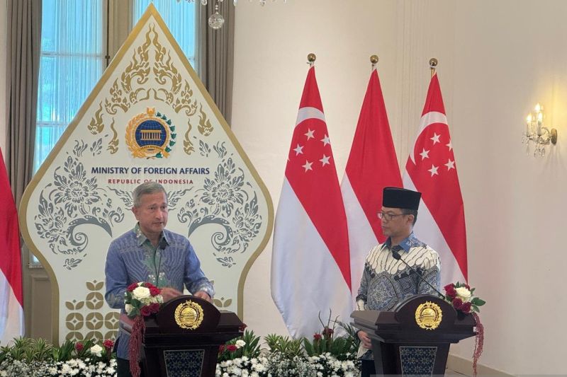 Menteri Luar Negeri Singapura Vivian Balakrishnan dan Menlu RI Sugiono menjelaskan tentang kerjasama Selat Malaks. Foto Antara,