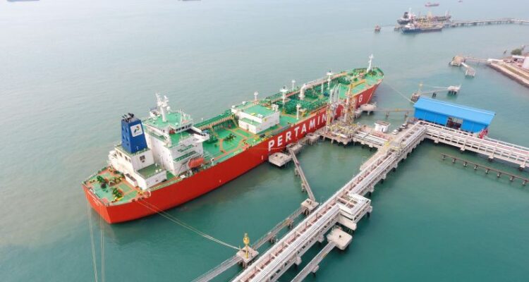 Salah satu kapal gas Pertamina. Foto Antara