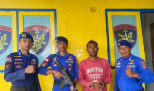 Terduga pelaku penangkapan ikan pakai bahan peledak yang ditangkap polisi. Foto Antara Terduga pelaku penangkapan ikan pakai bahan peledak yang ditangkap polisi. Foto Antara