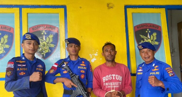 Terduga pelaku penangkapan ikan pakai bahan peledak yang ditangkap polisi. Foto Antara
