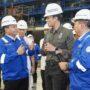 Menteri Koordinator Bidang Infrastruktur dan Pembangunan Kewilayahan RI Agus Harimurti Yudhoyono (AHY) meninjau PT PAL Indonesia di Surabaya. Foto Antara
