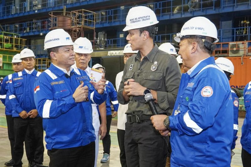 Menteri Koordinator Bidang Infrastruktur dan Pembangunan Kewilayahan RI Agus Harimurti Yudhoyono (AHY) meninjau PT PAL Indonesia di Surabaya. Foto Antara Menteri Koordinator Bidang Infrastruktur dan Pembangunan Kewilayahan RI Agus Harimurti Yudhoyono (AHY) meninjau PT PAL Indonesia di Surabaya. Foto Antara