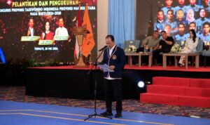 Ketua Umum PBTI Letjen TNI Richard Tampubolon melantik pengurus taekwondo Maluku Utara. Foto Antara
