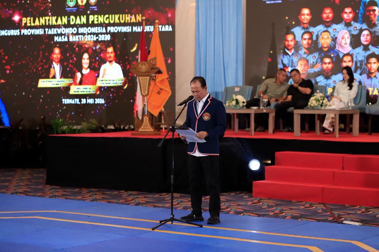 Ketua Umum PBTI Letjen TNI Richard Tampubolon melantik pengurus taekwondo Maluku Utara. Foto Antara