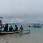 Wisata maritim di Pantai Liang dan Pantai Namalatu di Provinsi Maluku. Foto Antara