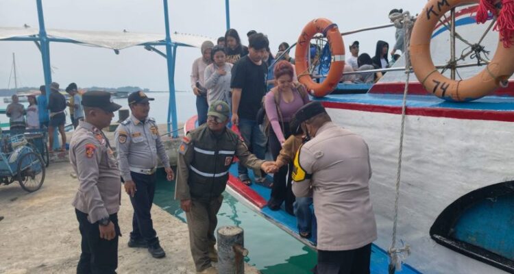 Polres Kepulauan Seribu memperkuat pengamanan dermaga di sejumlah pulau. Foto Antara