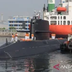 Kapal selam Pakistan, PNS Hangor saat sandar di Pelabuhan Tanjung Priok. Foto Antara