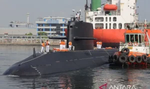 Kapal selam Pakistan, PNS Hangor saat sandar di Pelabuhan Tanjung Priok. Foto Antara