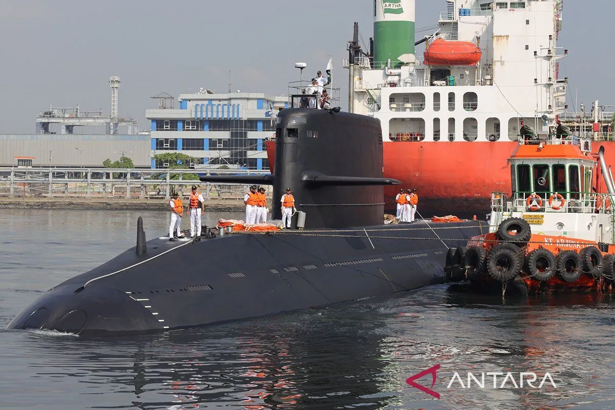 Kapal selam Pakistan, PNS Hangor saat sandar di Pelabuhan Tanjung Priok. Foto Antara