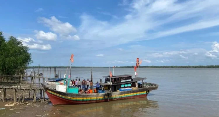 Kapal di pelabuhan tradisional kawasan Tanjung Carat, Kabupaten Banyuasin, Sumsel.. Foto Antara