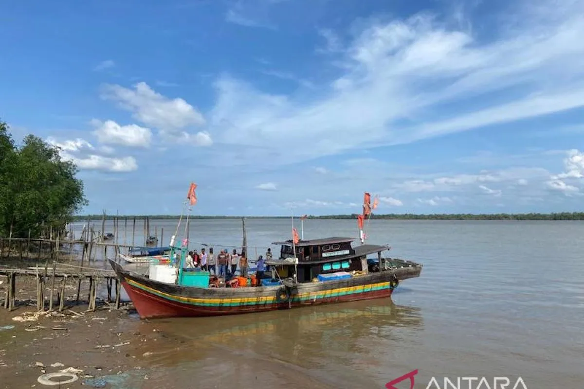 Kapal di pelabuhan tradisional kawasan Tanjung Carat, Kabupaten Banyuasin, Sumsel.. Foto Antara