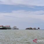 Vila laut di Bontang, Kalimantan Timur. Foto Antara