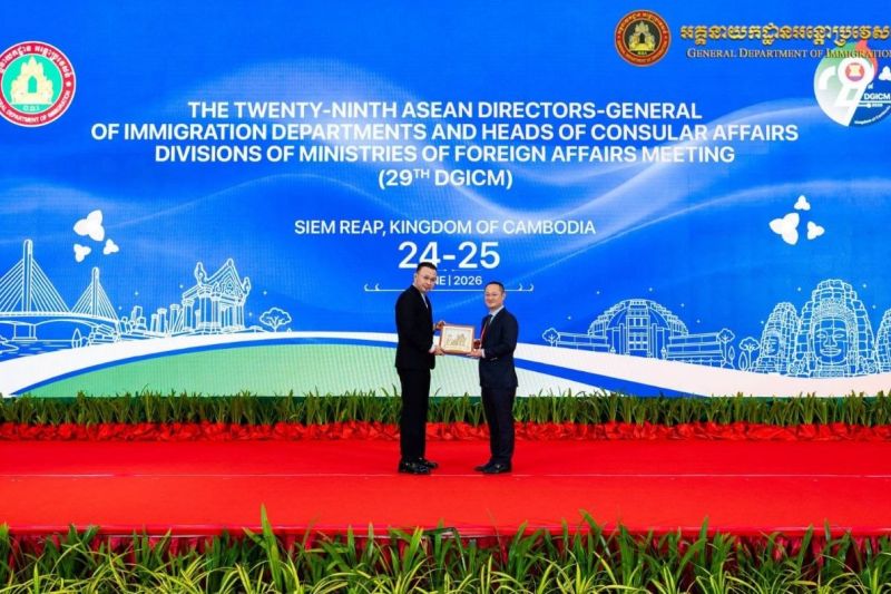 Indonesian Immigration Director General Hendarsam Marantoko leads discussions during the 21st DGICM + Australia Consultation in Siem Reap, Cambodia, on June 25, 2026. Antara Photo