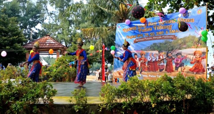 Kepala Suku Dinas Pendidikan (Kasudindik) Kabupaten Kepulauan Seribu M Thohari di Pulau Tidung, Kabupaten Kepulauan Seribu, Provinsi DKI Jakarta pada Kamis (25/6/2026) mengatakan pihaknya memanfaatkan kegiatan seni sebagai media untuk melatih kepercayaan diri para murid. Foto Antara