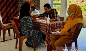 Proses cek kesehatan gratis di Pulau Tiga, Natuna, Kepri, pada Sabtu (27/6/2026). Foto Antara