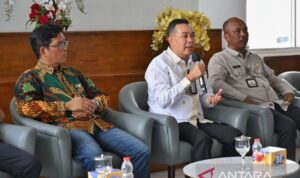 General Manager Toba Caldera Unesco Global Geopark (TCUGGp) Azizul Kholis (tengah) dalam temu pers di Kantor Gubernur Sumut, Selasa (23/6/2026), Foto Antara General Manager Toba Caldera Unesco Global Geopark (TCUGGp) Azizul Kholis (tengah) dalam temu pers di Kantor Gubernur Sumut, Selasa (23/6/2026), Foto Antara