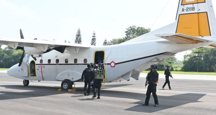 A simulation of a response to a bomb threat aboard an aircraft during the Air Operations Command II's "Sikatan Daya" 2026 Readiness Exercise at Abdulrachman Saleh Air Base in Malang, East Java, on June 3, 2026. Antara Photo