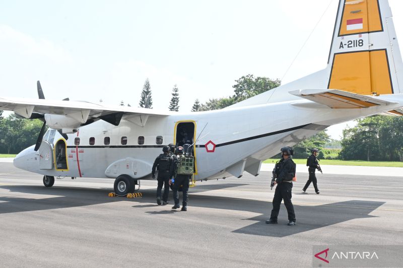 A simulation of a response to a bomb threat aboard an aircraft during the Air Operations Command II's "Sikatan Daya" 2026 Readiness Exercise at Abdulrachman Saleh Air Base in Malang, East Java, on June 3, 2026. Antara Photo A simulation of a response to a bomb threat aboard an aircraft during the Air Operations Command II's "Sikatan Daya" 2026 Readiness Exercise at Abdulrachman Saleh Air Base in Malang, East Java, on June 3, 2026. Antara Photo