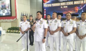 Indonesian Navy Chief of Staff Adm. Muhammad Ali speaks at a press conference at the Naval Command and Staff College (Seskoal) in South Jakarta, June 18, 2026. Foto Antara