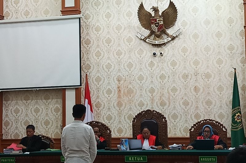 Terdakwa I Putu Setiyawan menjalani sidang putusan di Pengadilan Negeri Denpasar, Bali, Kamis (25/6/2026) dalam kasus tindak pidana perdagangan orang (TPPO). Foto Antara