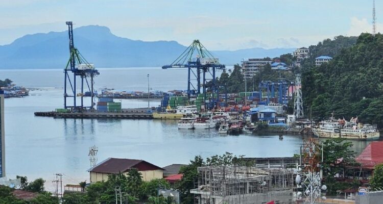 Suasana Pelabuhan Jayapura di Kota Jayapura, Papua. Foto Antara