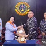 Penandatanganan nota kesepahaman Kodaeral IX Ambon bersama Yayasan Wanadri dalam menjaga kelestarian pesisir Maluku, Selasa (2/6/2026). Foto Antara