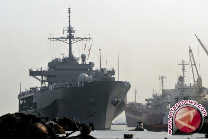 Ilustrasi--USS. Blue Ridge (LCC 19) bersandar di Pelabuhan Tanjung Priok, Jakarta, Jumat (11/5). Kapal Pusat Komunikasi dan Komando Armada ke-7 Angkatan Laut Amerika yang mengkoordinir wilayah seluas 52 juta meter persegi di kawasan Pasifik itu mengunjungi Indonesia selama beberapa hari. Foto Antara Ilustrasi--USS. Blue Ridge (LCC 19) bersandar di Pelabuhan Tanjung Priok, Jakarta, Jumat (11/5). Kapal Pusat Komunikasi dan Komando Armada ke-7 Angkatan Laut Amerika yang mengkoordinir wilayah seluas 52 juta meter persegi di kawasan Pasifik itu mengunjungi Indonesia selama beberapa hari. Foto Antara