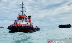 Aktivitas kapal di Teluk Meulaboh, Kabupaten Aceh Barat. Pada tahun 2026 ini, Pemerintah Kabupaten Aceh Barat berencana menyerahkan pengelolaan aset daerah berupa Pelabuhan Jetty Meulaboh kepada badan usaha milik daerah (BUMD), sebagai salah satu upaya meningkatkan pendapatan asli daerah (PAD), Jumat (26/6/2026). Foto Antara