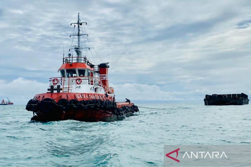 Aktivitas kapal di Teluk Meulaboh, Kabupaten Aceh Barat. Pada tahun 2026 ini, Pemerintah Kabupaten Aceh Barat berencana menyerahkan pengelolaan aset daerah berupa Pelabuhan Jetty Meulaboh kepada badan usaha milik daerah (BUMD), sebagai salah satu upaya meningkatkan pendapatan asli daerah (PAD), Jumat (26/6/2026). Foto Antara