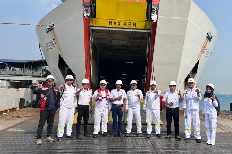 Jajaran Kementerian Perhubungan melakukan uji petik kelaiklautan kapal penumpang di Pelabuhan Merak, Banten. Foto Antara