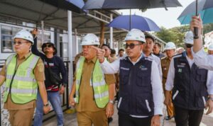 Direktur Utama PT ASDP Indonesia Ferry (Persero) Heru Widodo (kanan). Foto Antara