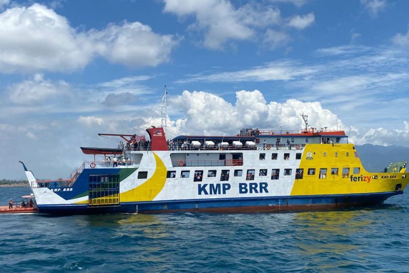 Kapal penyeberangan ferry milik PT ASDP berlayar di perairan Aceh. Foto Antara Kapal penyeberangan ferry milik PT ASDP berlayar di perairan Aceh. Foto Antara
