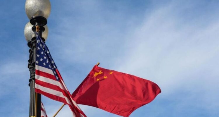 Bendera China dan Amerika Serikat. Foto Antara