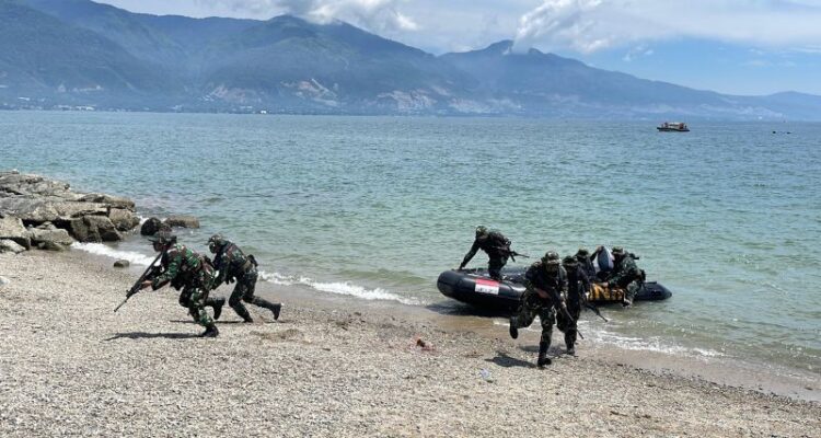 Satuan Tugas (Satgas) Operasi Trisila II TNI Angkatan Laut (TNI AL) Tahun 2026 melaksanakan latihan pendaratan di kawasan Pantai Kampung Nelayan, Kelurahan Talise, Kecamatan Mantikulore, Kota Palu, Senin (1/6/2026). Foto Antara