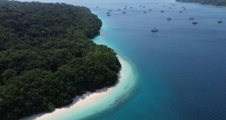 Suasana Pulau Peucang di Kabupaten Pandeglang, Banten. Foto Antara