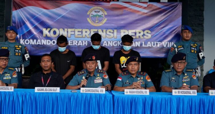 Kodaeral VIII menggelar konferensi pers digagalkannya penyelundupan sejumlah barang ilegal oleh warga negara asing asal Filipina senilai Rp1 miliar lebih. Foto Antara