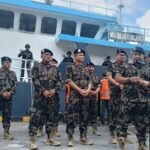 Direktur Jenderal PSDKP, Pung Nugroho Saksono (Ipunk) memberikan keterangan kepada wartawan usai yang mengangkut 1,2 ton ikan Napoleon secara ilegal menuju luar negeri. Foto Antara