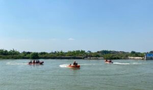 Tim SAR gabungan melakukan pencarian pemancing yang tenggelam di Sungai Kalijajar, Kabupaten Demak, Rabu. Foto Antara Tim SAR gabungan melakukan pencarian pemancing yang tenggelam di Sungai Kalijajar, Kabupaten Demak, Rabu. Foto Antara