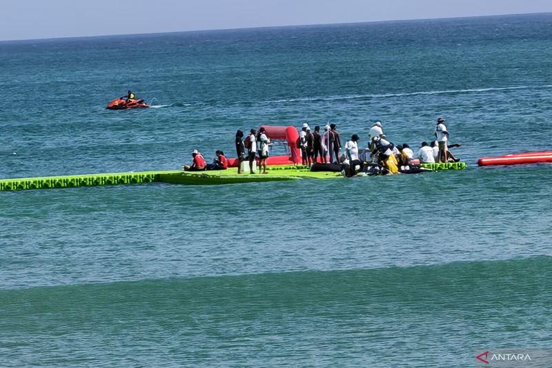 Hari pertama kejuaraan renang perairan terbuka Asia ke-12 mempertandingkan nomor lima kilometer putra dan putri di pesisir InterContinental Jimbaran, Kabupaten Badung, Bali, Sabtu (13/6/2026). Foto Antara Hari pertama kejuaraan renang perairan terbuka Asia ke-12 mempertandingkan nomor lima kilometer putra dan putri di pesisir InterContinental Jimbaran, Kabupaten Badung, Bali, Sabtu (13/6/2026). Foto Antara