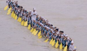 Jalur Putri Anggun Sibiran Tulang dari Desa Banjar Padang, Kecamatan Kuantan Mudik yang menjadi juara Festival Pacu Jalur tahun 2024. Foto Antara Jalur Putri Anggun Sibiran Tulang dari Desa Banjar Padang, Kecamatan Kuantan Mudik yang menjadi juara Festival Pacu Jalur tahun 2024. Foto Antara