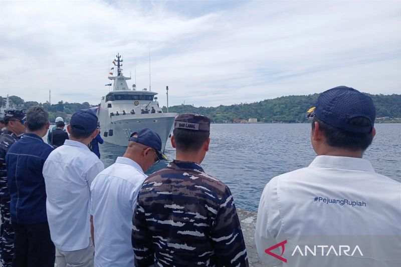 Bank Indonesia Perwakilan Aceh bersama TNI AL dan unsur pemerintah Aceh saat melepas keberangkatan ekspedisi rupiah berdaulat ke lima daerah kepulauan, di Sabang, Aceh, Kamis (18/6/2026). Foto Antara Bank Indonesia Perwakilan Aceh bersama TNI AL dan unsur pemerintah Aceh saat melepas keberangkatan ekspedisi rupiah berdaulat ke lima daerah kepulauan, di Sabang, Aceh, Kamis (18/6/2026). Foto Antara