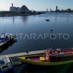 "Pete-pete" (transportasi umum) laut bersandar di Dermaga Tugu MNEK, Makassar, Sulawesi Selatan, Senin (8/6/2026). Foto Antara