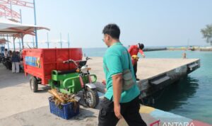 Pemerintah Kabupaten (Pemkab) Kepulauan Seribu menghadirkan dua ikon lingkungan bernama Bang Libra dan Mpo Lisa sebagai inovasi baru dalam mengedukasi masyarakat terkait pengelolaan sampah, Jumat (12/6/2026). Foto Antara Pemerintah Kabupaten (Pemkab) Kepulauan Seribu menghadirkan dua ikon lingkungan bernama Bang Libra dan Mpo Lisa sebagai inovasi baru dalam mengedukasi masyarakat terkait pengelolaan sampah, Jumat (12/6/2026). Foto Antara